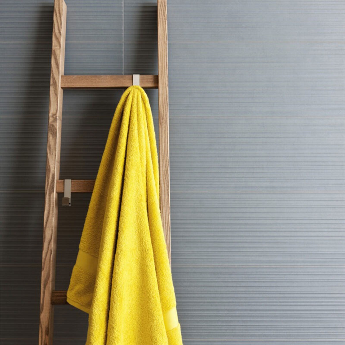 Pared con revestimiento de pasta blanca Chalk Struttura Fiber Avio 25x76