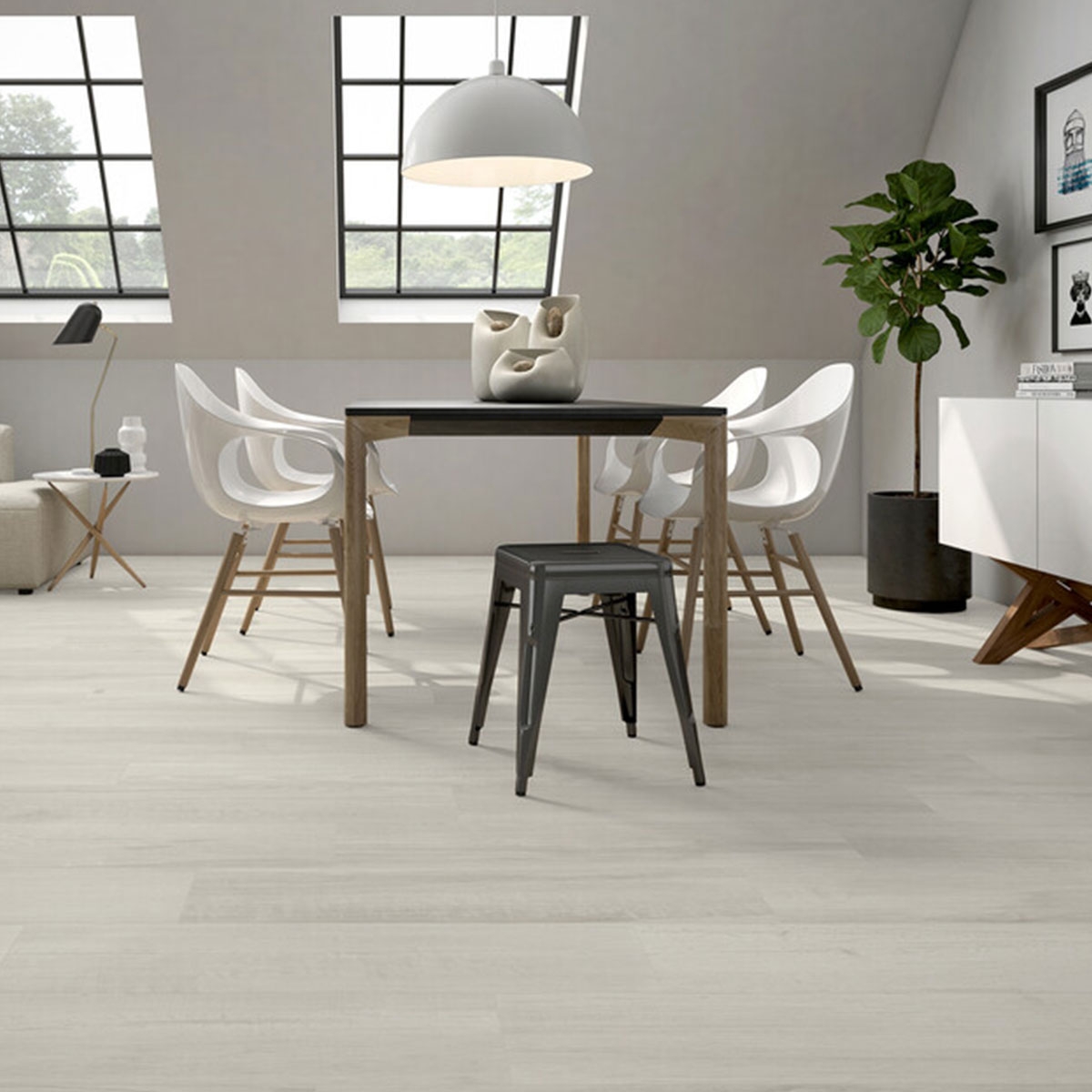 Interior con pavimento Carelia Blanco 22.5x90