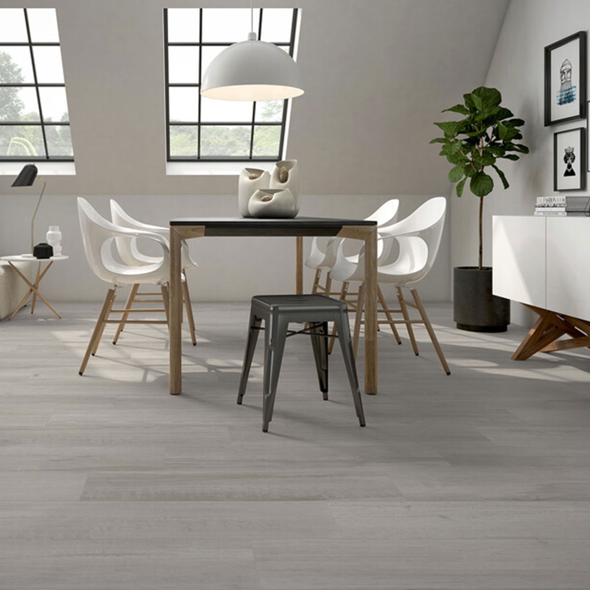 Interior con pavimento Carelia Cenere 22.5x90