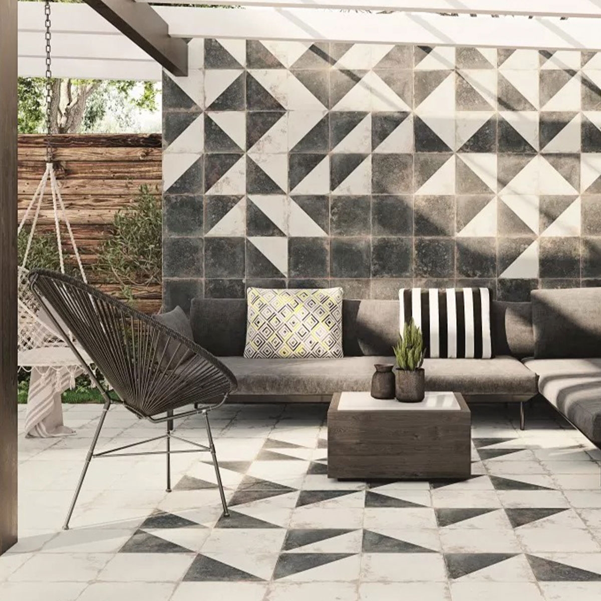 Exterior con revestimiento Antique Black Antideslizante 33x33 (Caja 1,00m2)