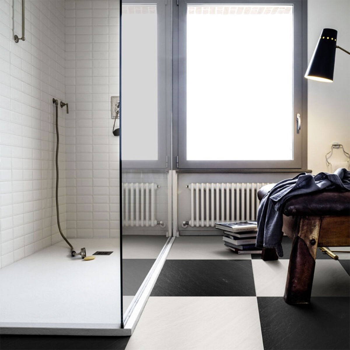 Baño con pavimento Lavagna Bianco 75x75