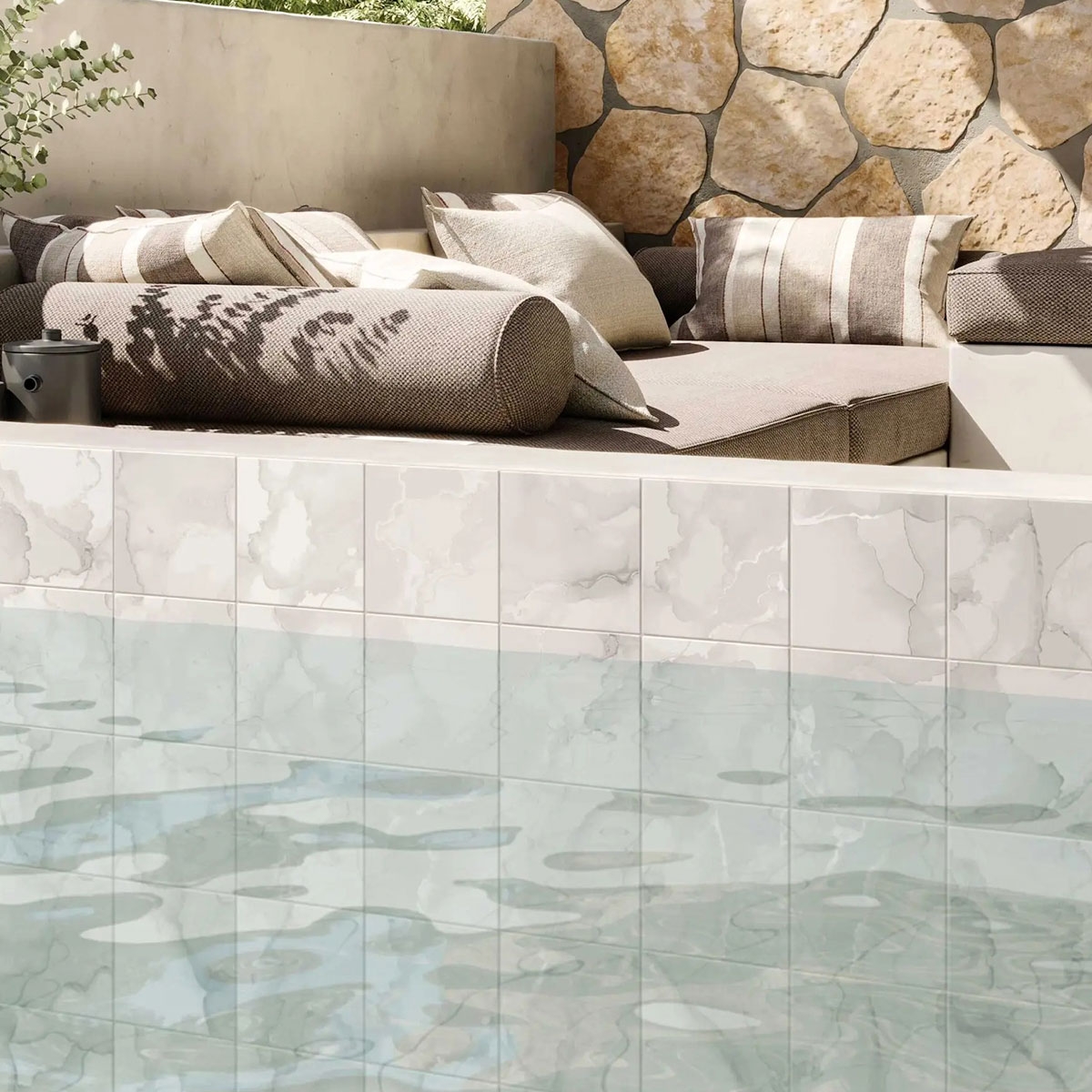 Piscina con Revestimiento Aquarelle White Antideslizante 33x33