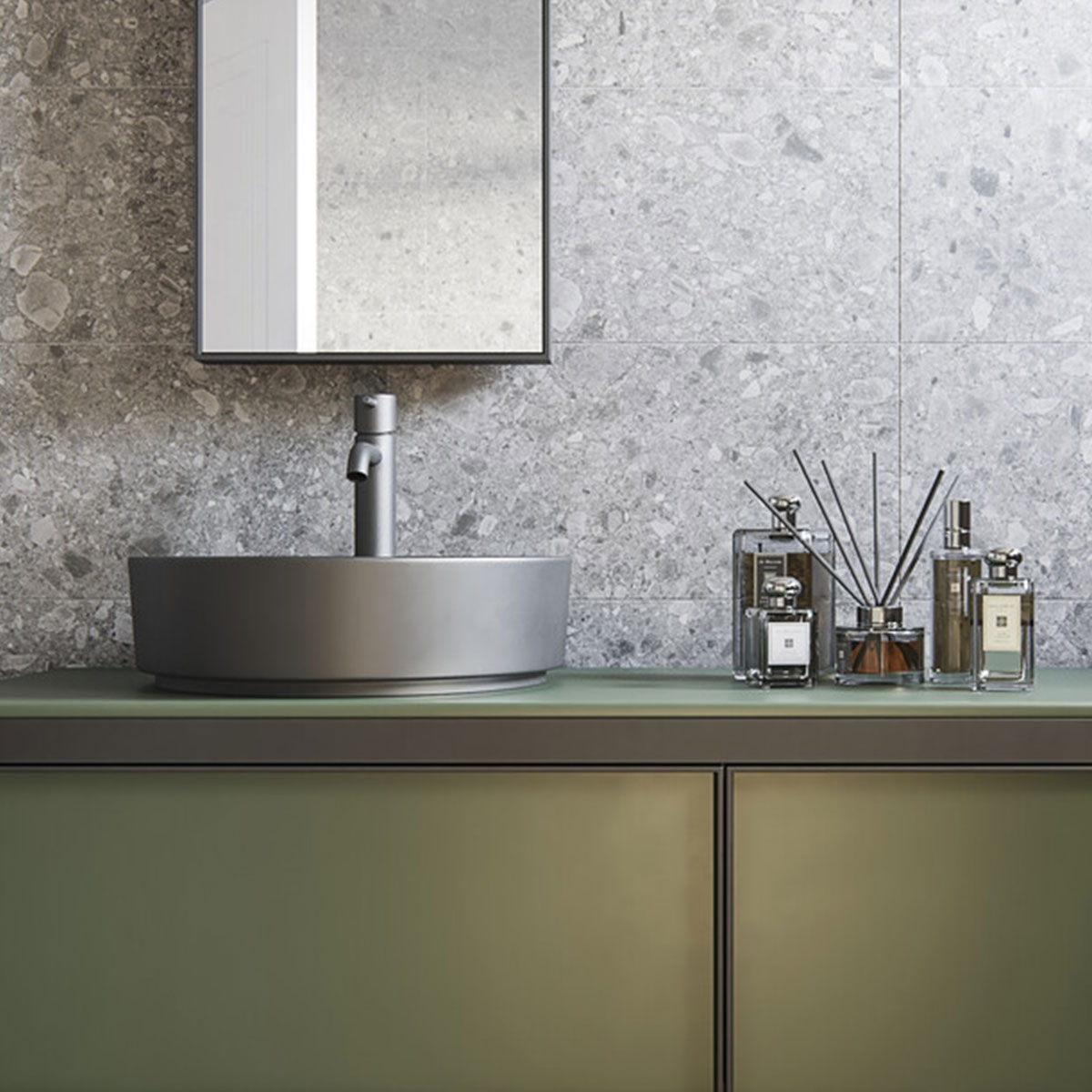 Baño con revestimiento Flodsten Smoke 30x60