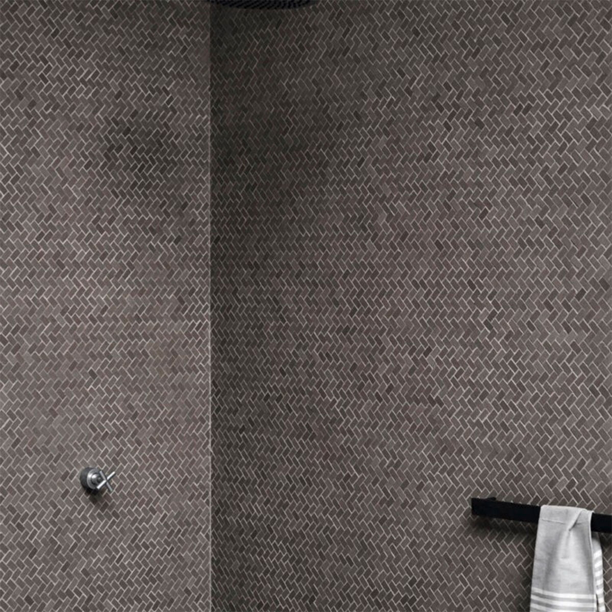 Interior con revestimiento Powder Mosaico Graphite 30x30