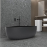 Baño con pavimento Flodsten Winter 60x60