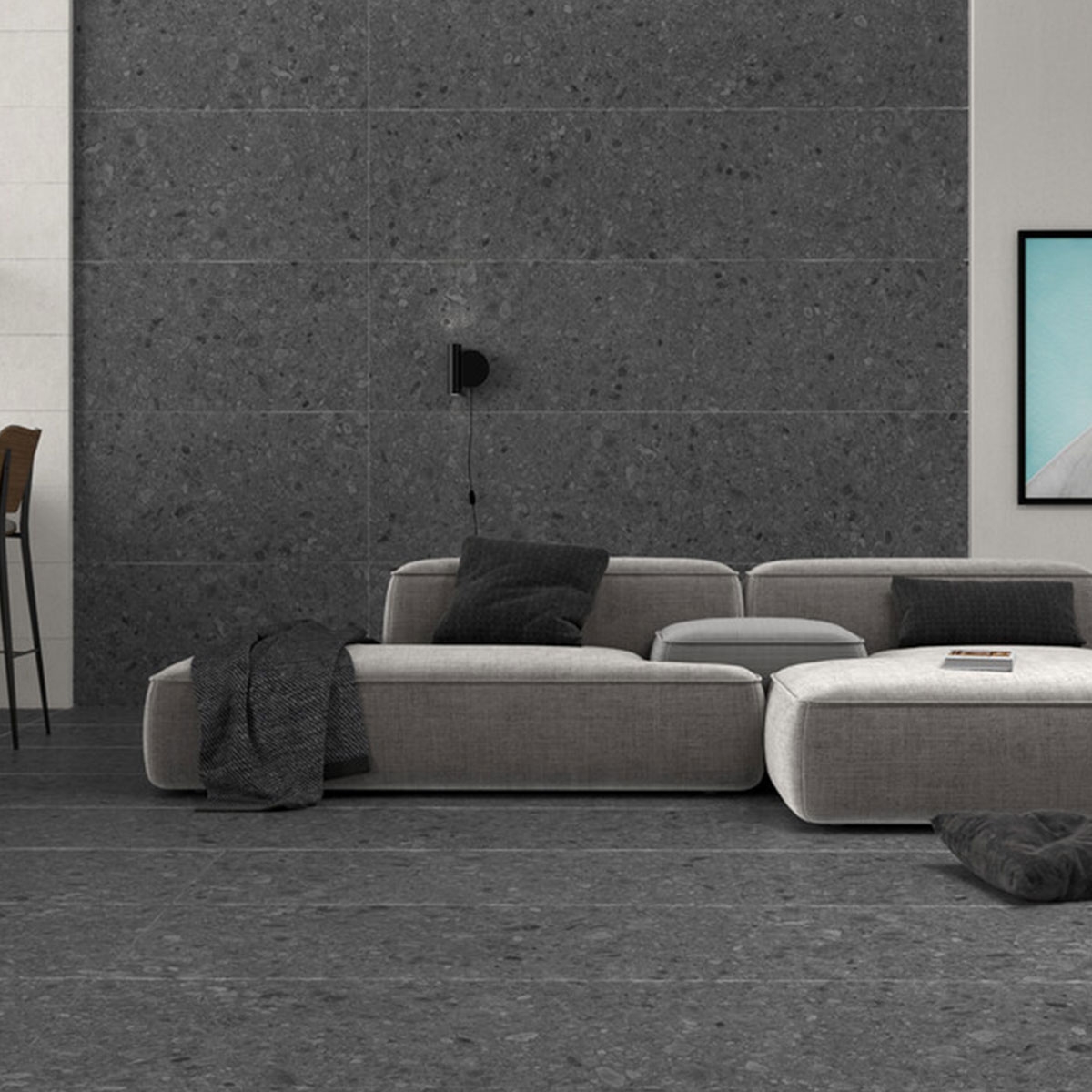 Interior con pavimento y revestimiento Flodsten Night 60x120