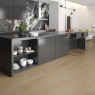 Interior con pavimento Hilda Oak 20x120