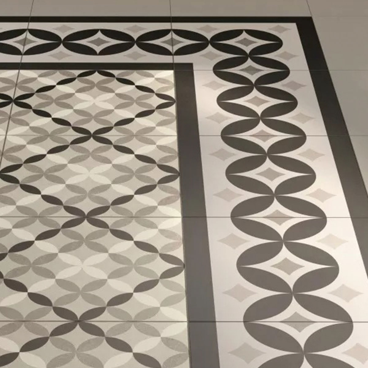 Interior with Hanoi Circle Border 33x33 pavement (Box 1.00m2)