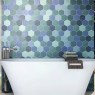 Salle de bain avec revêtement Hex Aquamarine 26,5x51