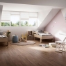 Cuarto con pavimento Treverkcharme Brown 10x70