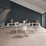 Ambiente con Tangram Wood Olive Mate 44x44 (Caja 1.37m2)