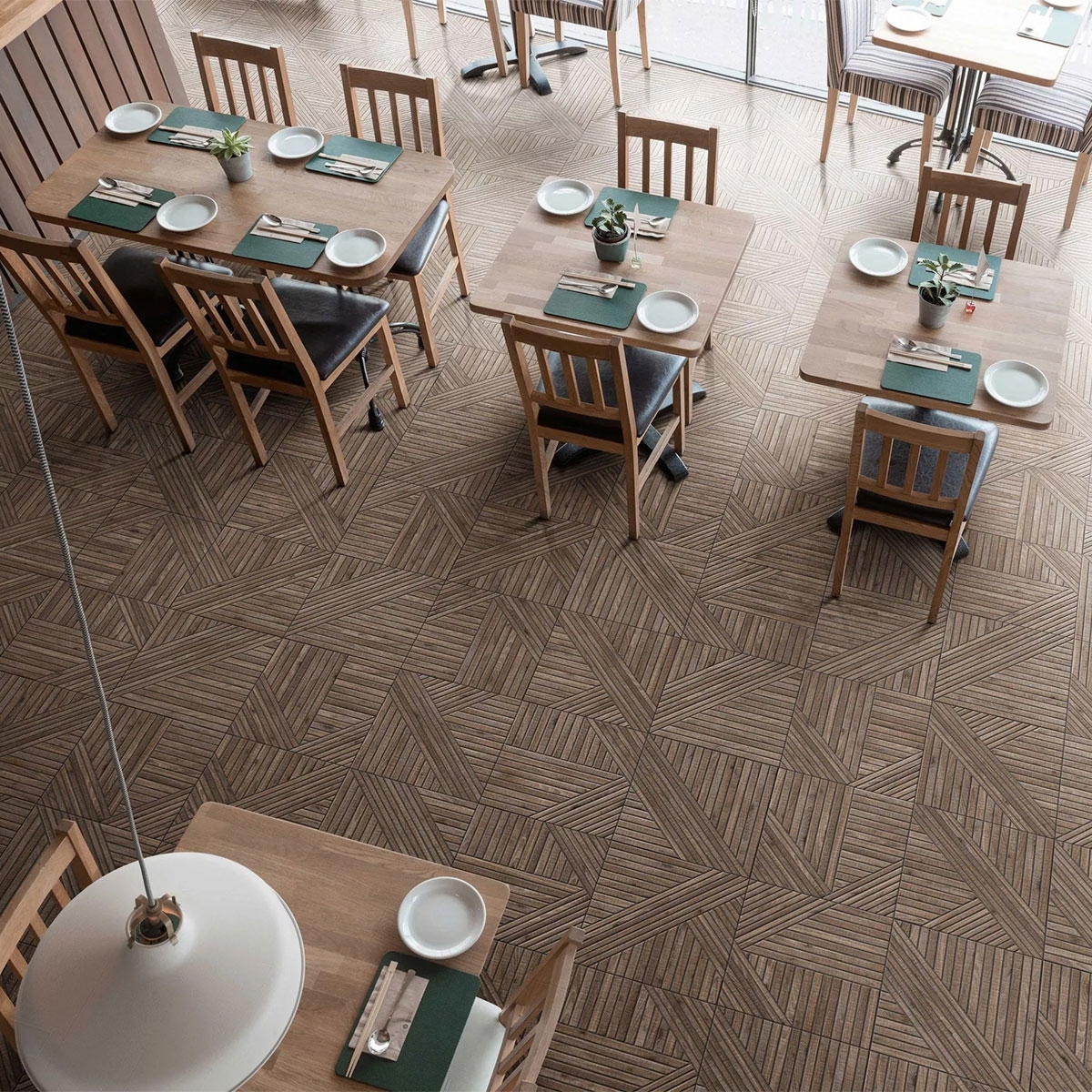 Ambiente con Tangram Wood Walnut Mate 44x44 (Caja 1.37m2)