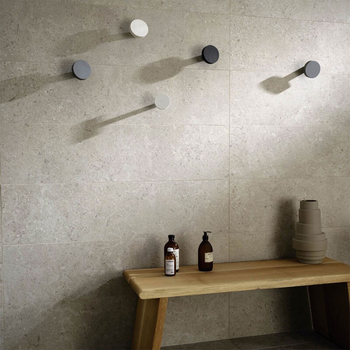 Innenraum mit Mystone Grey Fleury Bianco 30x120 Beschichtung