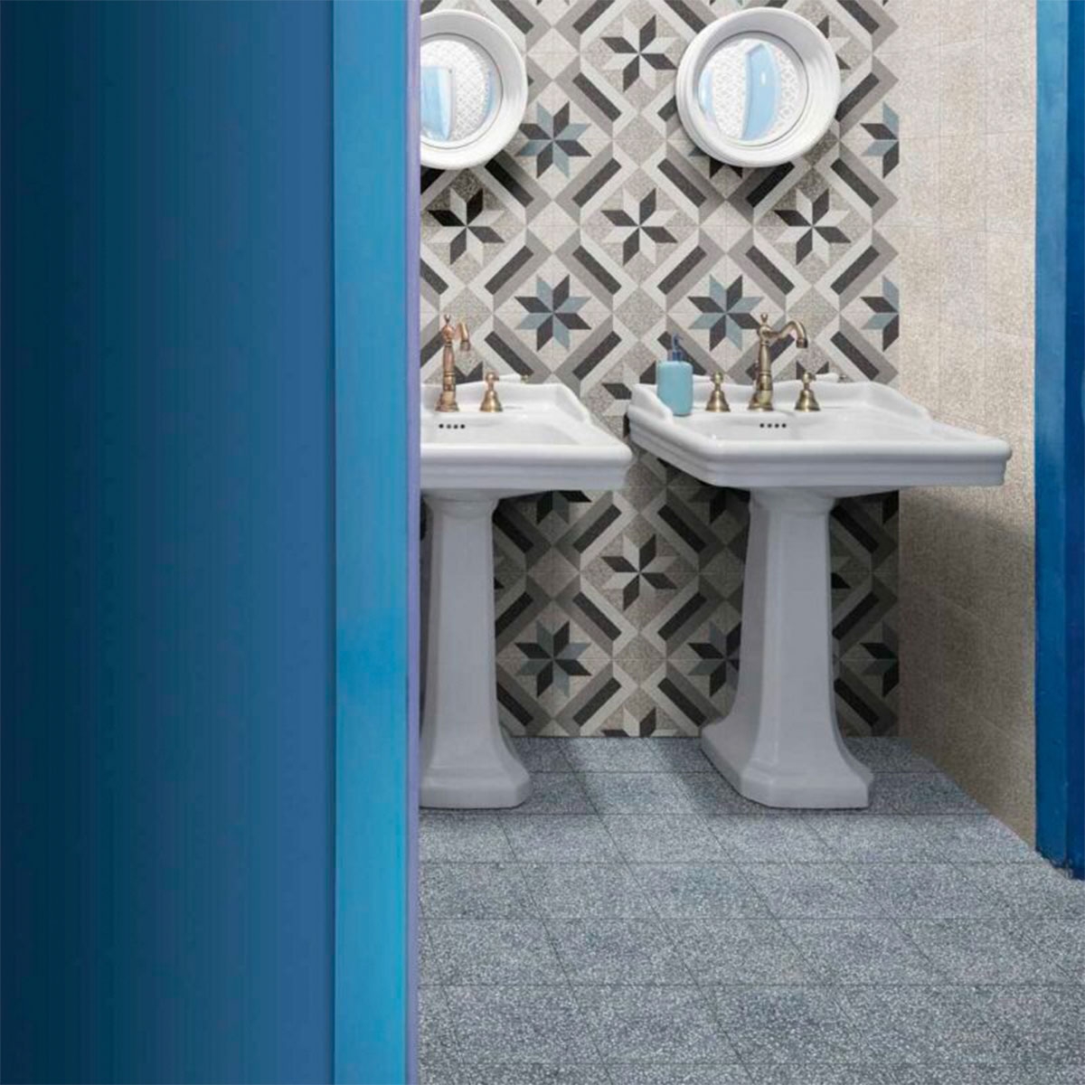 Baño con pavimento D_Segni Scaglie Blue 20x20