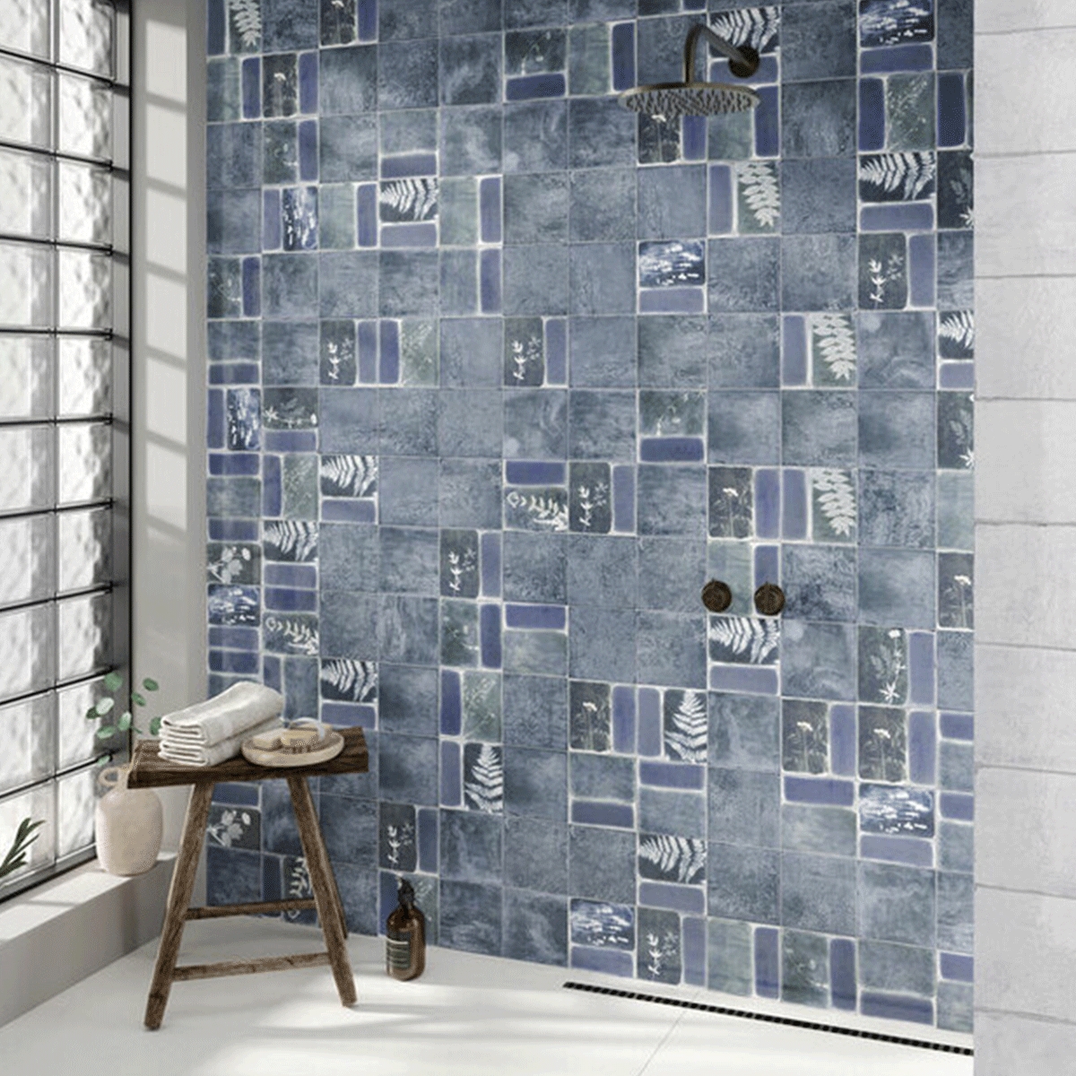 Baño con revestimiento Sabine Lake Blue 15x15