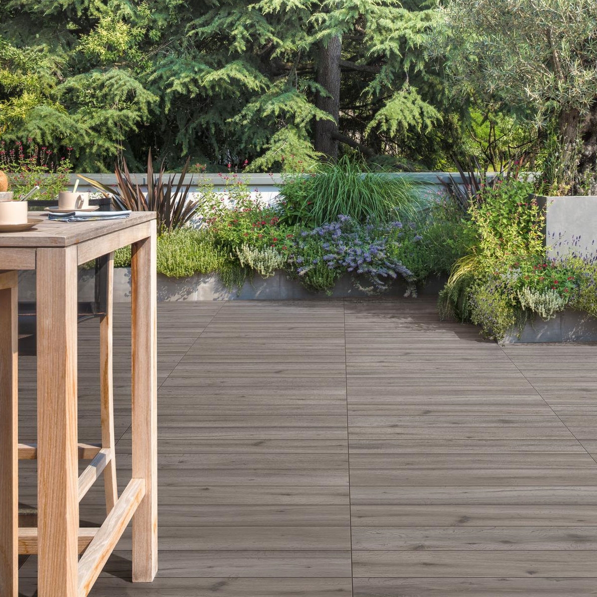 Ambiente con Pavimento Treverkheart Grey 15x90 cm