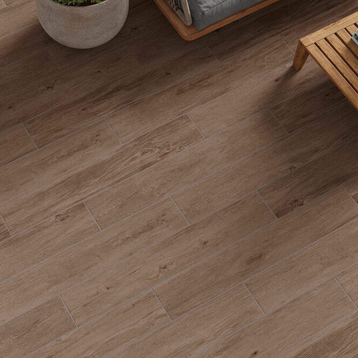 Innenraum mit rutschfestem Tivoli Brown Bodenbelag 20x120