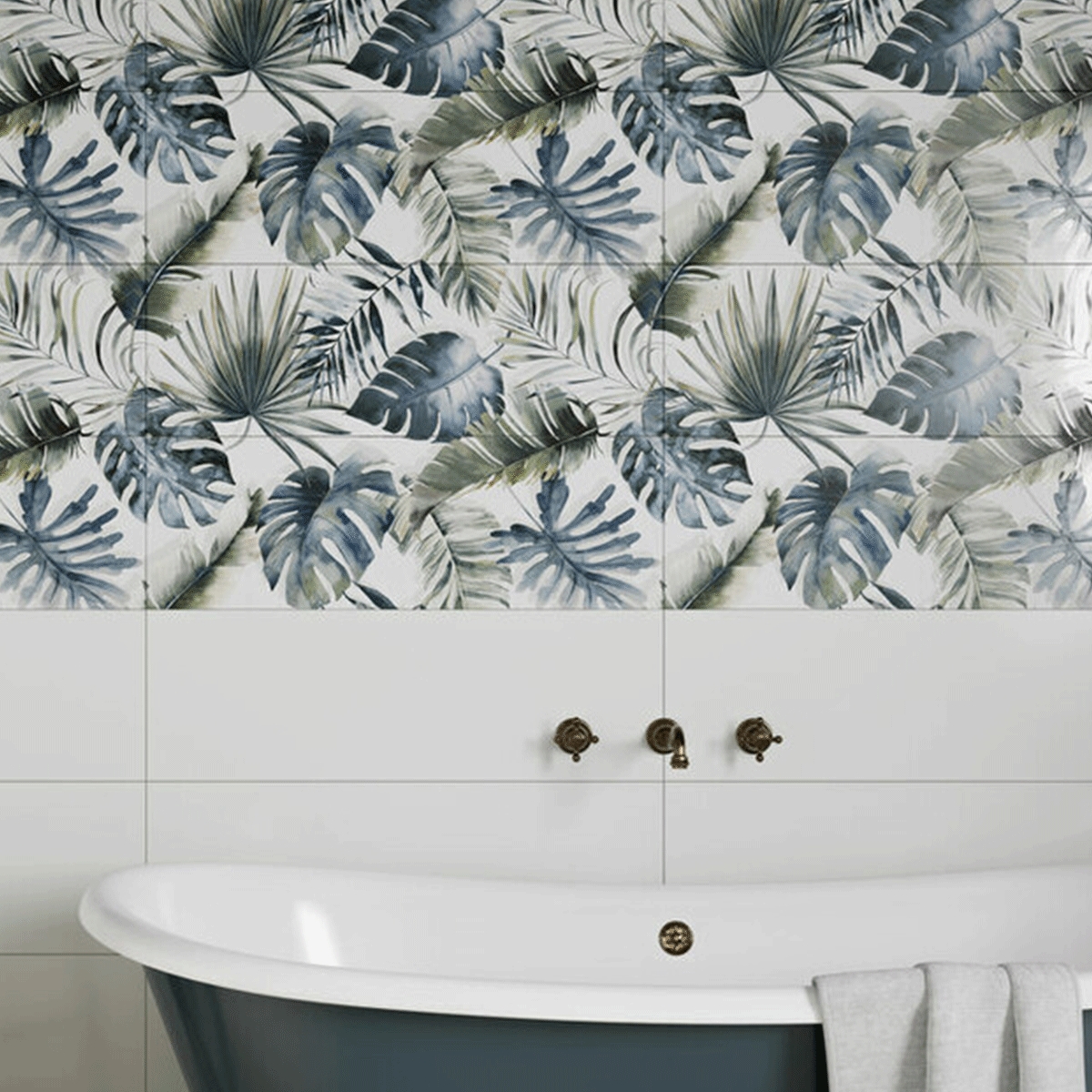 Vogue Flora Ein kaltes 30x90 Badezimmer mit Verkleidung