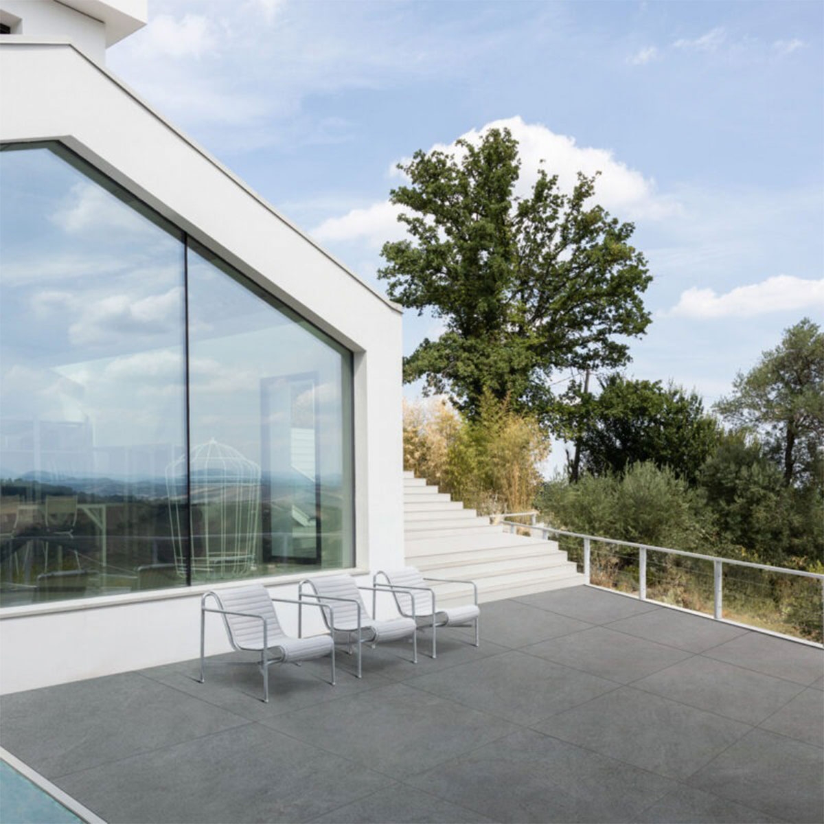 Exterior com pavimento antiderrapante Naturalia Cenere 100x100