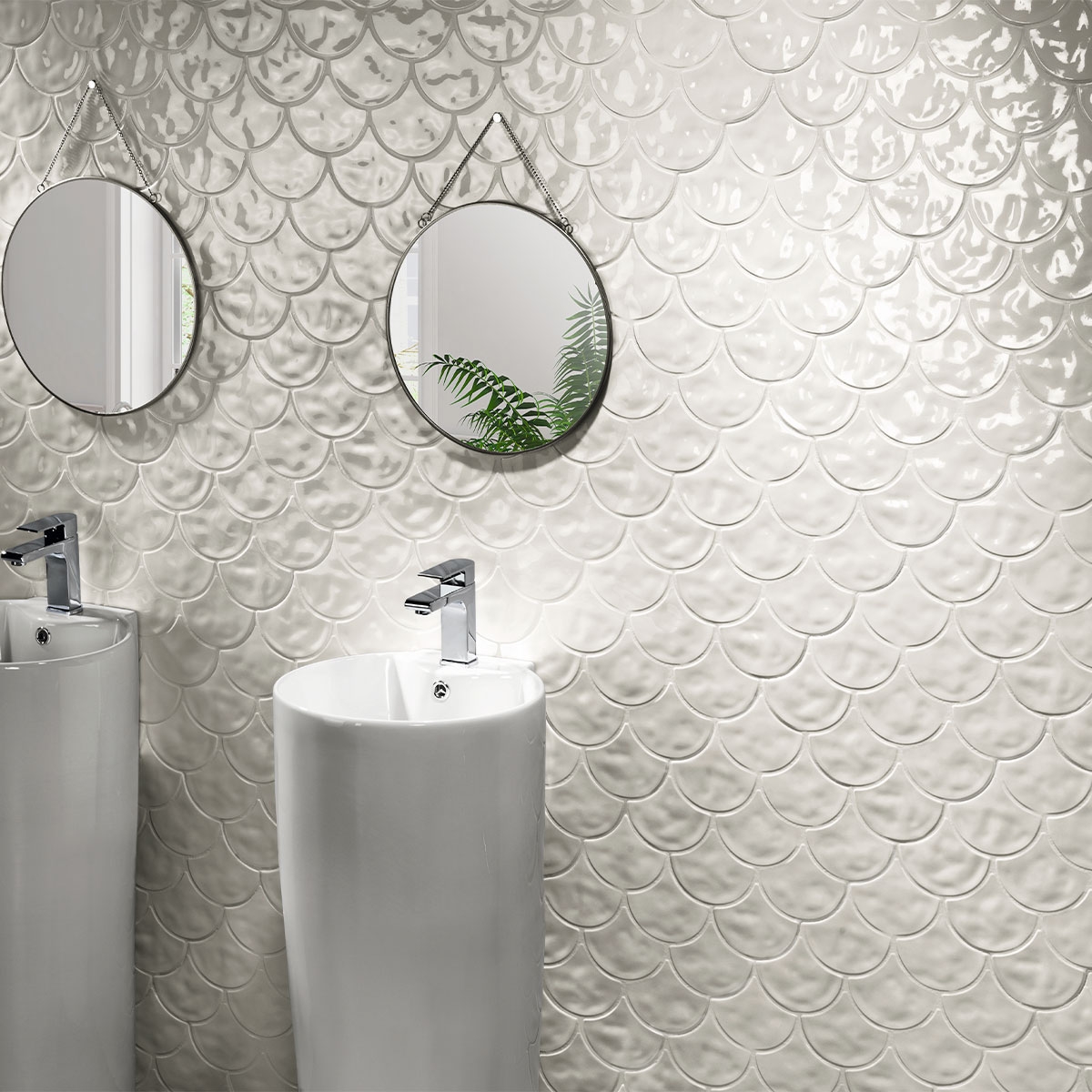 Casa de banho com revestimento Scale Gloss White 30,7x30,7