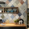 Cocina con Revestimiento Riga Patchwork 45x45