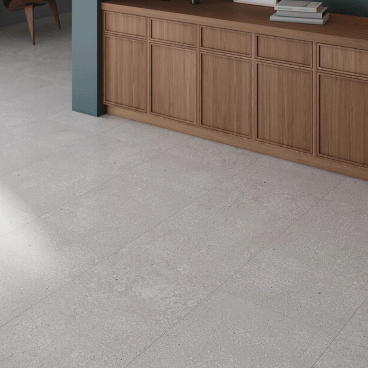 Interior com pavimento natural antiderrapante San Vicente 60x120