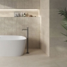 Baño con revestimiento Concrete Cream 30x90