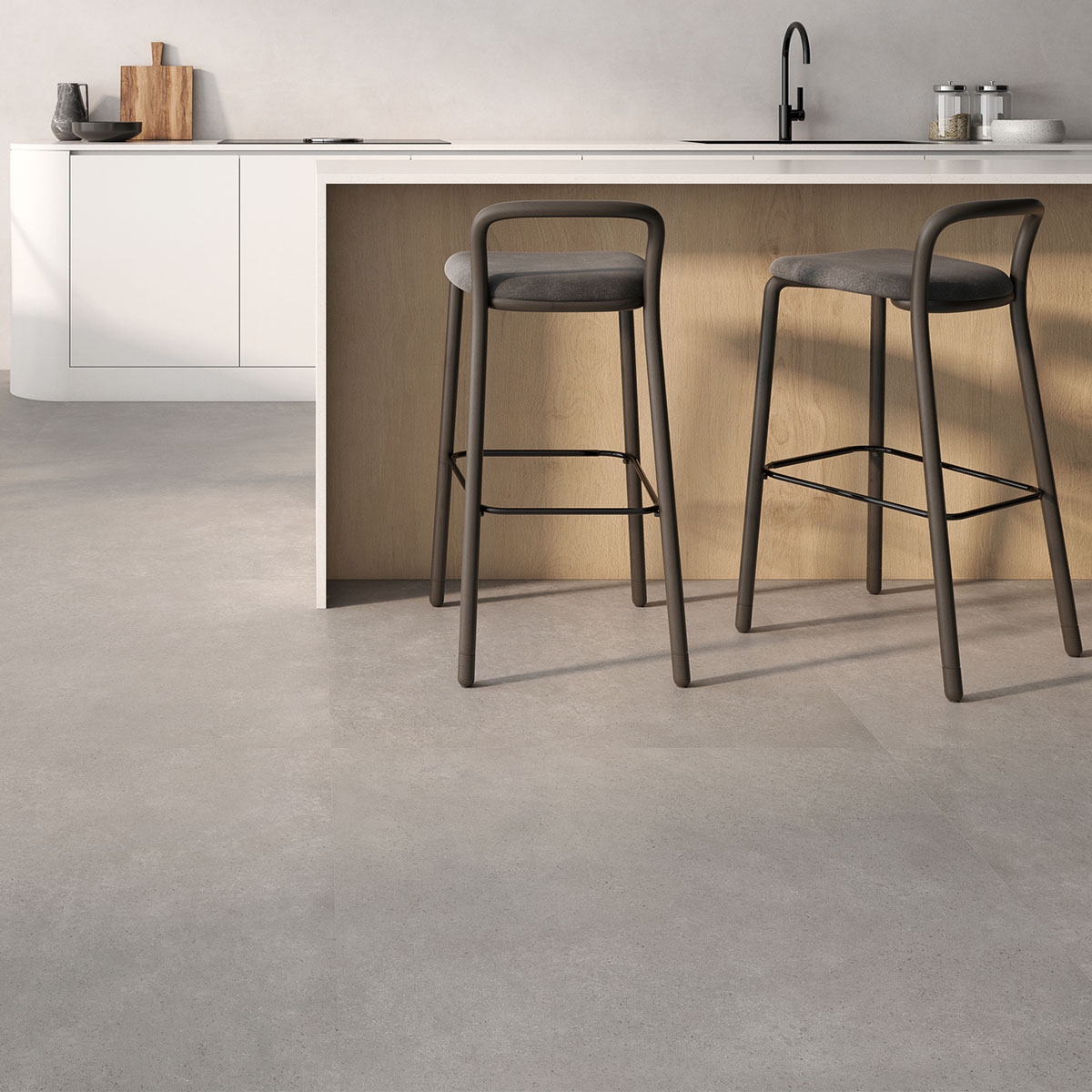 Innenraum mit dunklem Betonboden 90x90