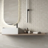 Salle de bain avec revêtement Cumbria Geom Sand 30x75