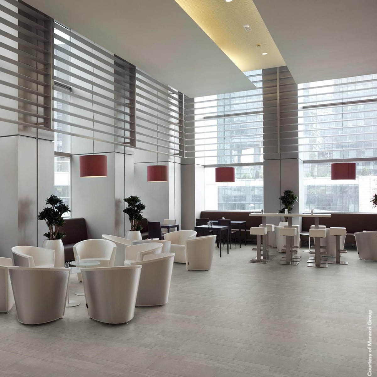 Restaurant avec Grigio Medium en revêtement neutre 15x60