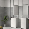 Baño con revestimiento Storm Block Grey 25x75