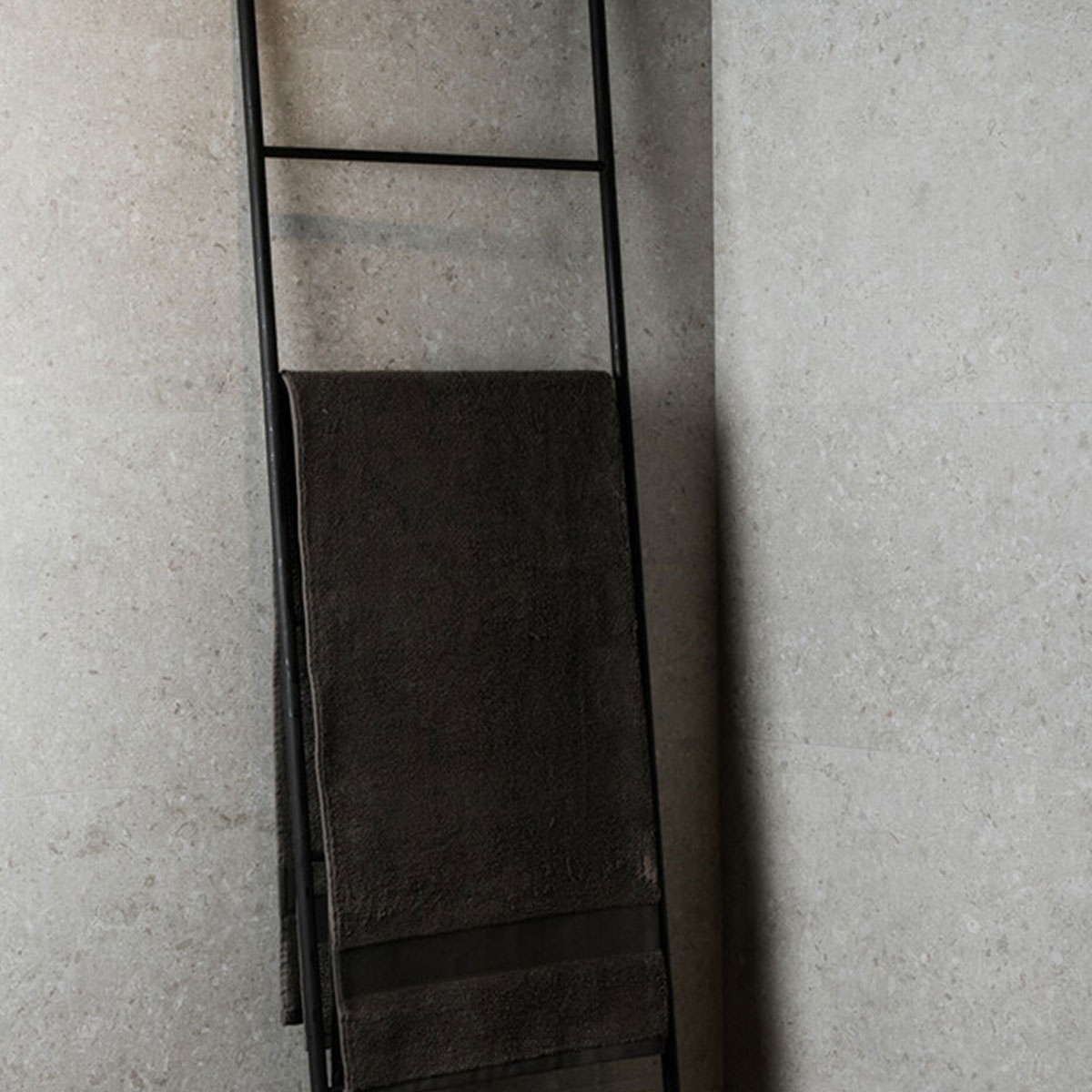 Casa de banho com revestimento Meridia Argent 120x120