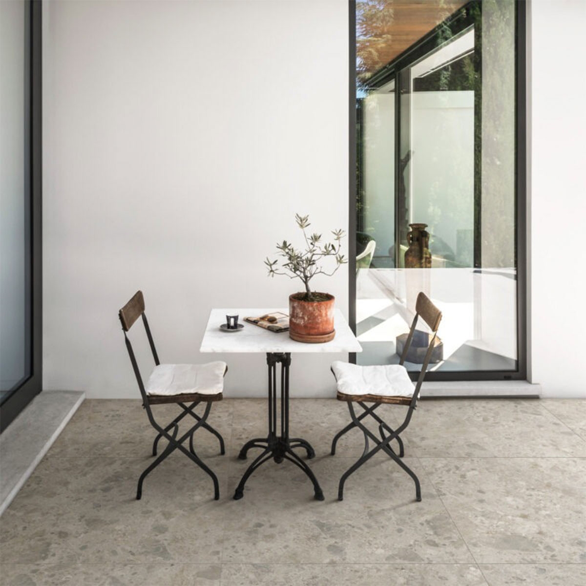 Interior con pavimentoCarácter Mix Gris 100x100