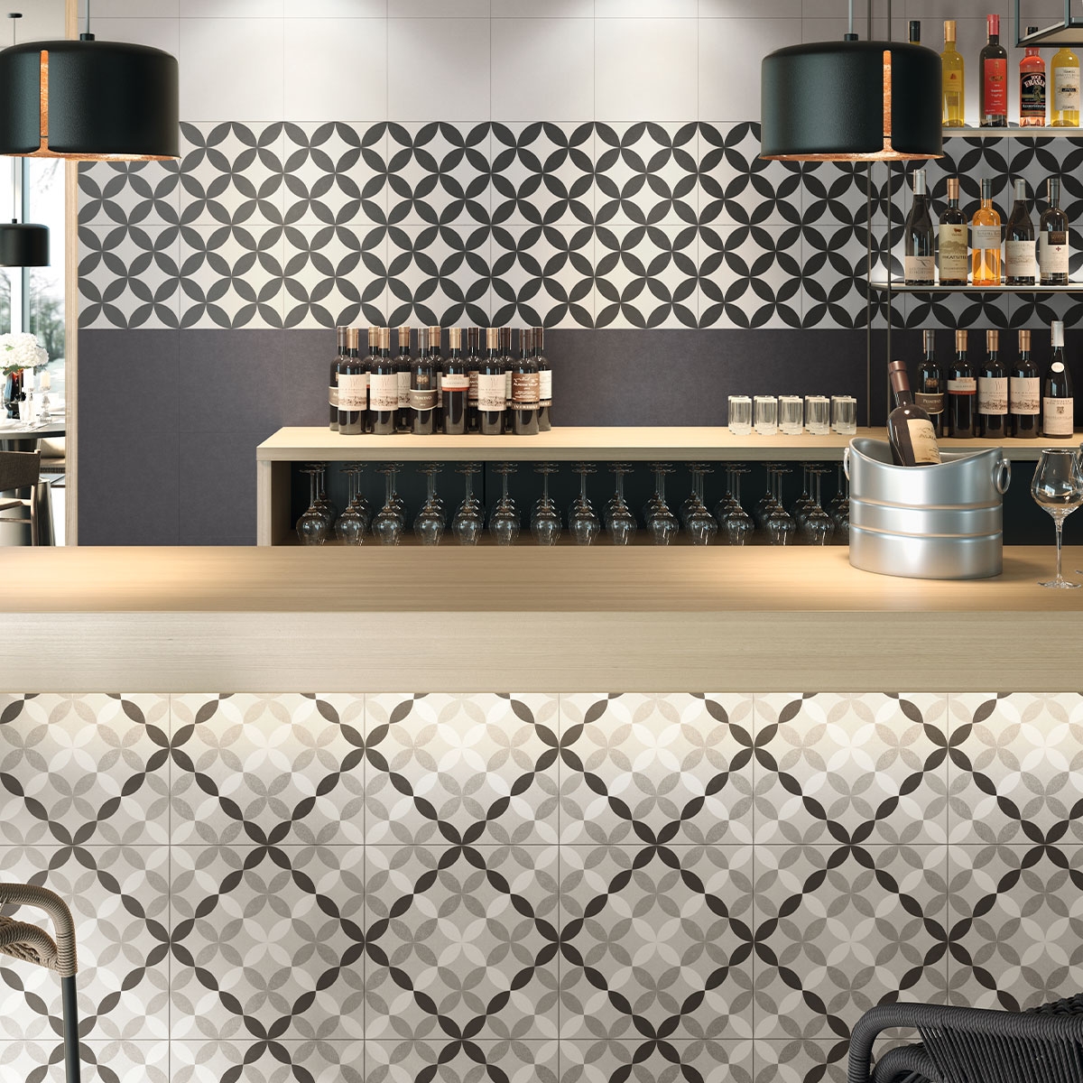 Interior con revestimiento Hanoi Circle Black 33x33 (Caja 1,00m2)