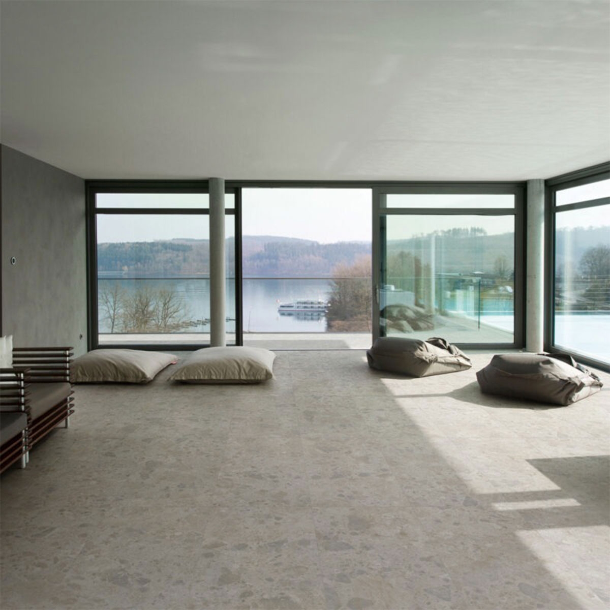 Interior com pavimento Carácter Mix Gray 60x120