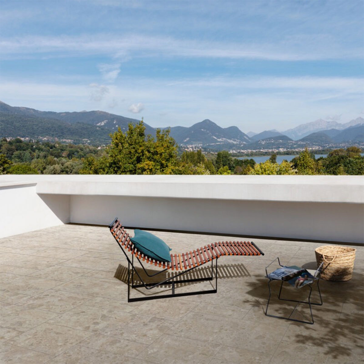 Extérieur avec sol beige Carácter Mix 30x60