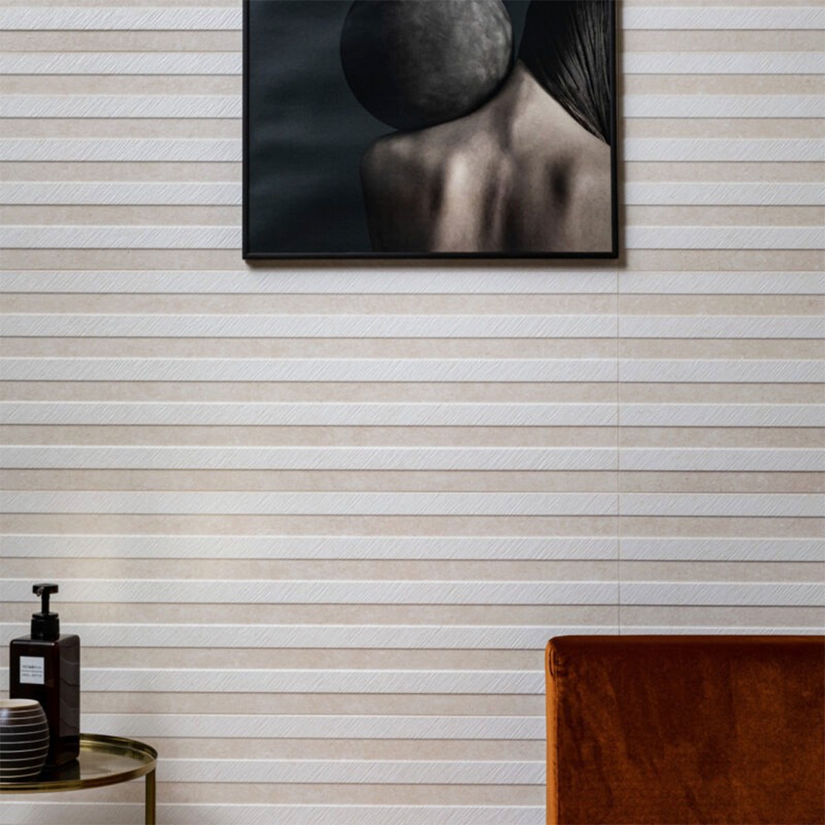 Interior con revestimiento Carácter Struttura Walltone Arena 30x90