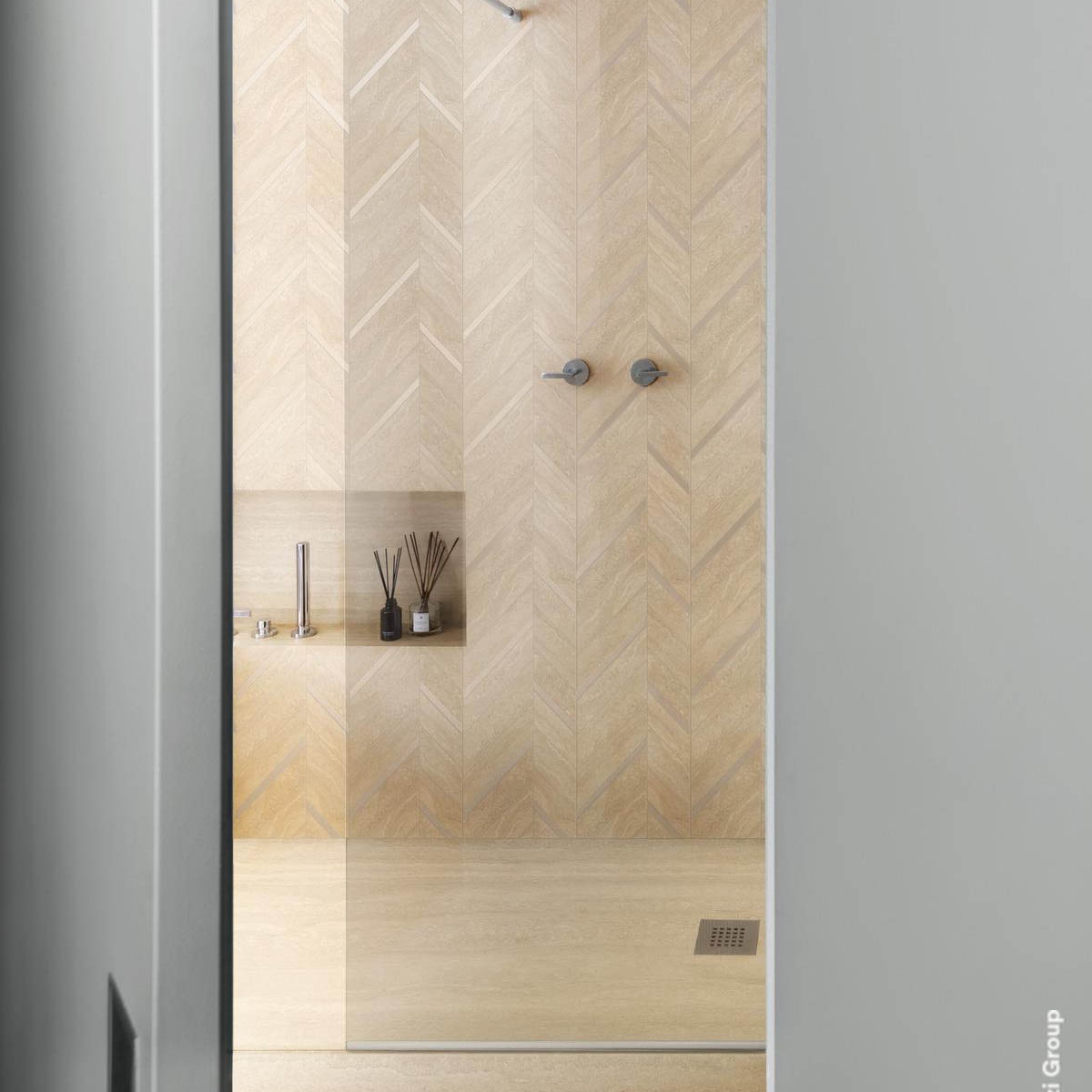 Dusche mit Mosaikbeschichtung Freccia Travertine Classico 19,8x52,1