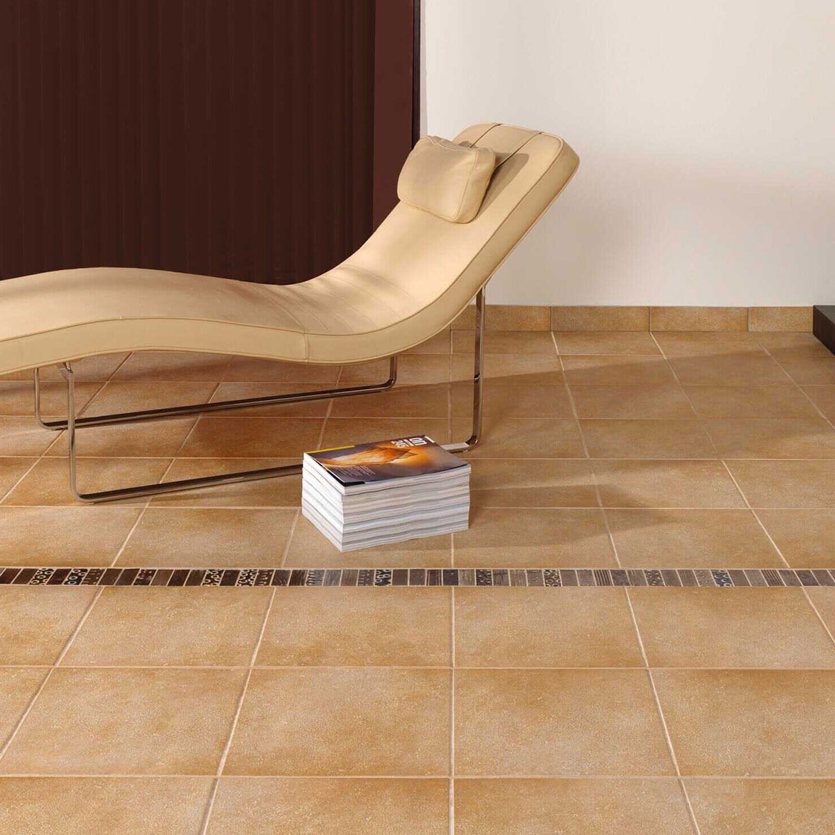 Interior con pavimento Vega Ocre 33x33