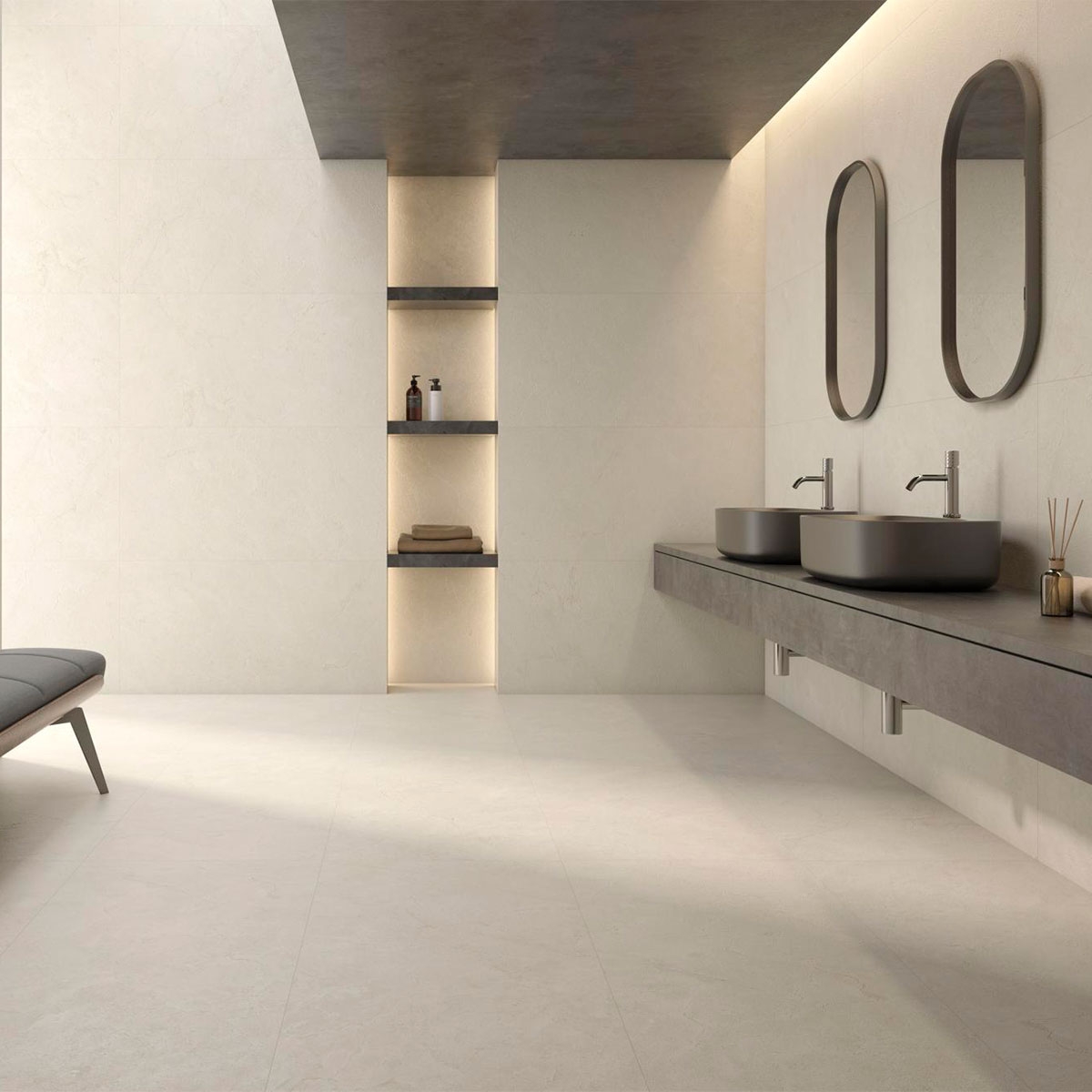 Salle de bain avec sol Crema Marfil mat 60x120