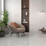 Salon avec revêtement blanc cristal 60x120