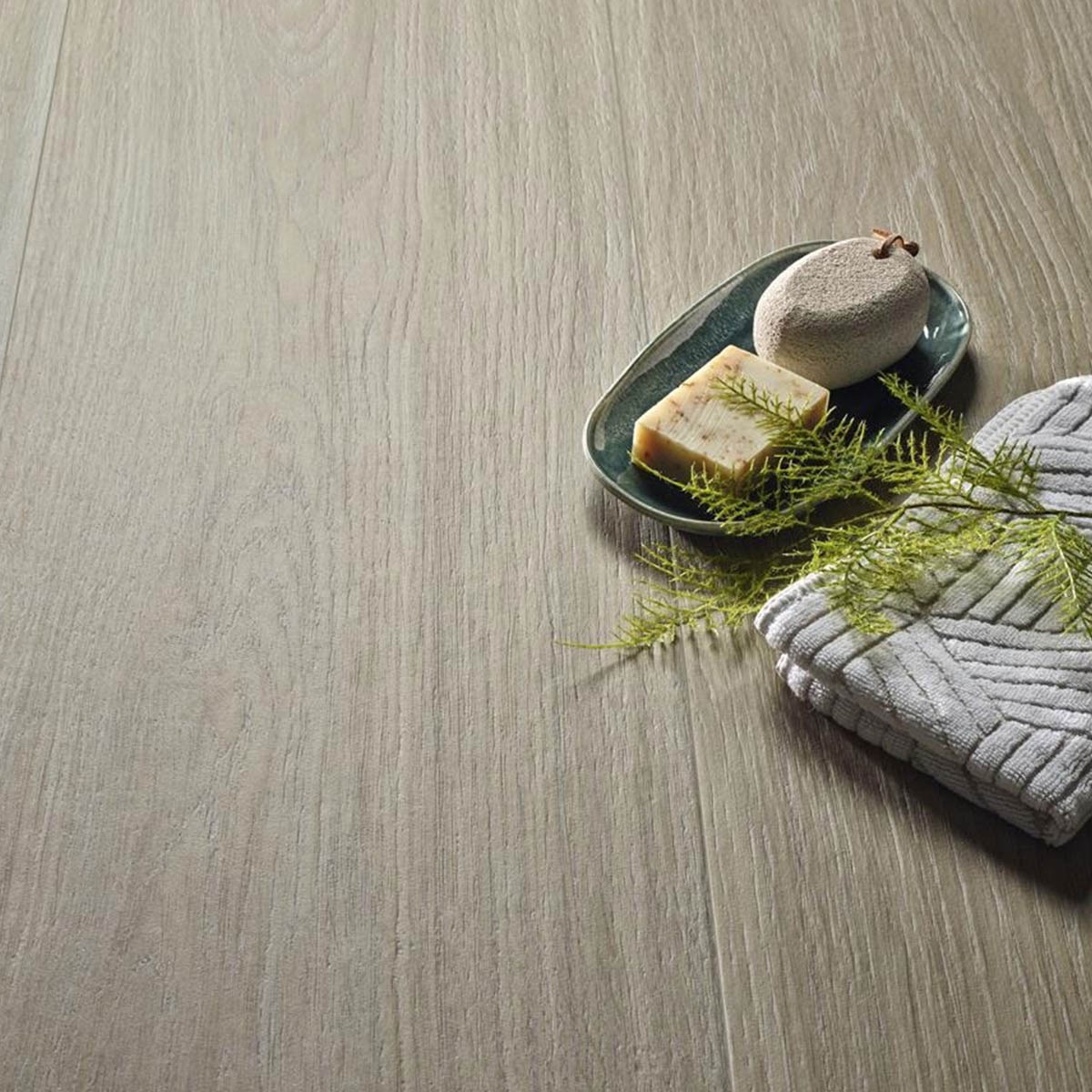 Interior con Pavimento Kael Tortola 23x120