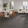 Sala con pavimento Eternity Negro 20x120
