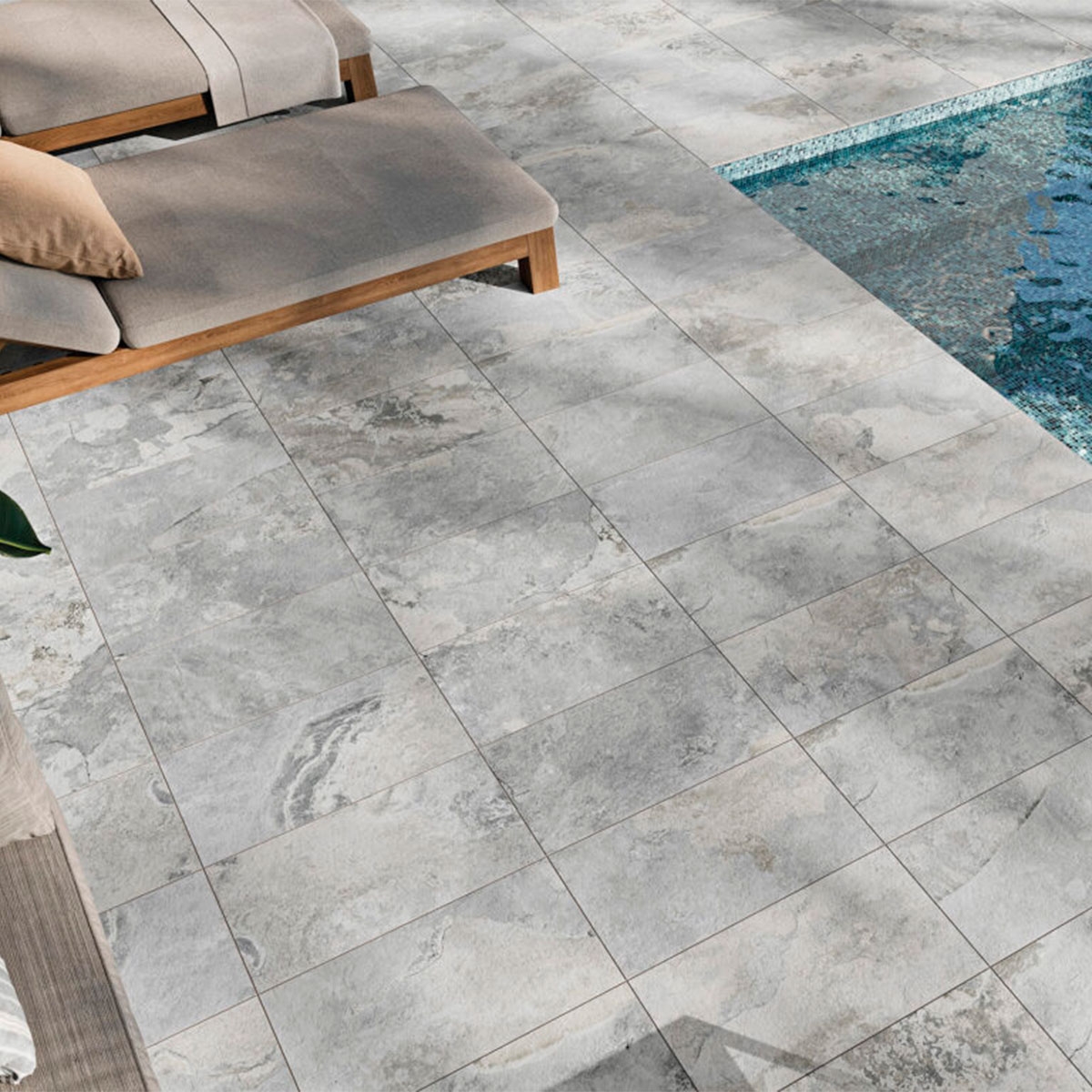 Exterior com pavimento antiderrapante Cumbria White 30x60