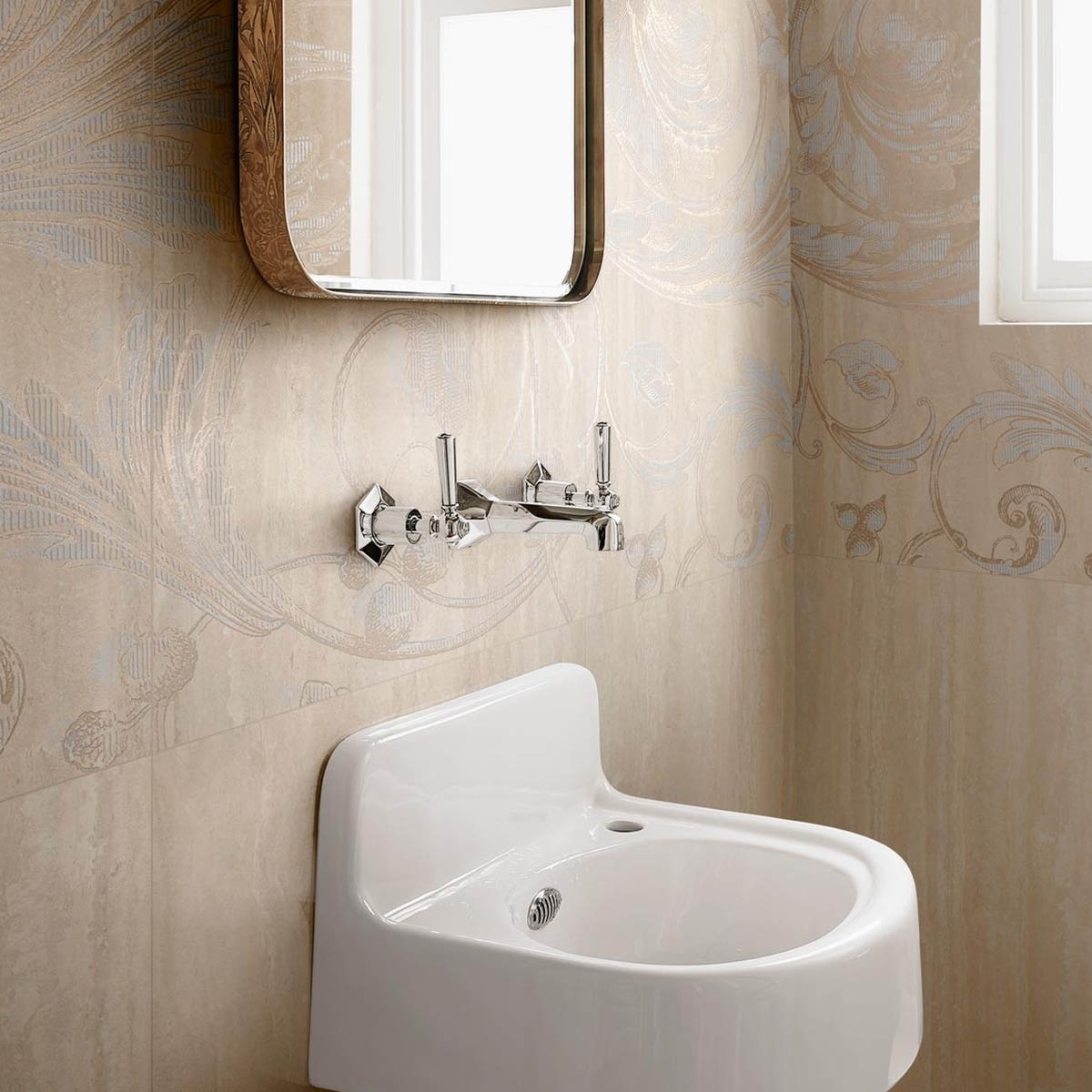 Badezimmer mit Travertinbeschichtung Navona Pannello Classic 120x120