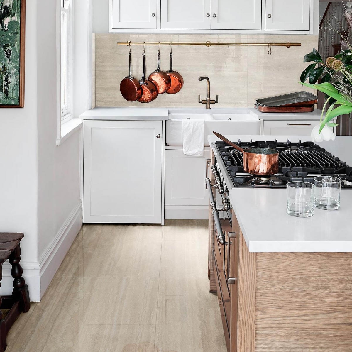 Cocina con Pavimento Travertino Navona Lux 60x120