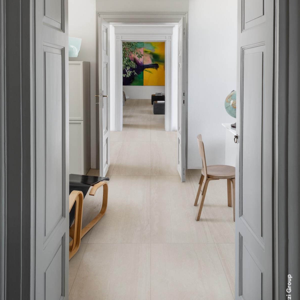 Intérieur avec revêtement en travertin Navona 60x120