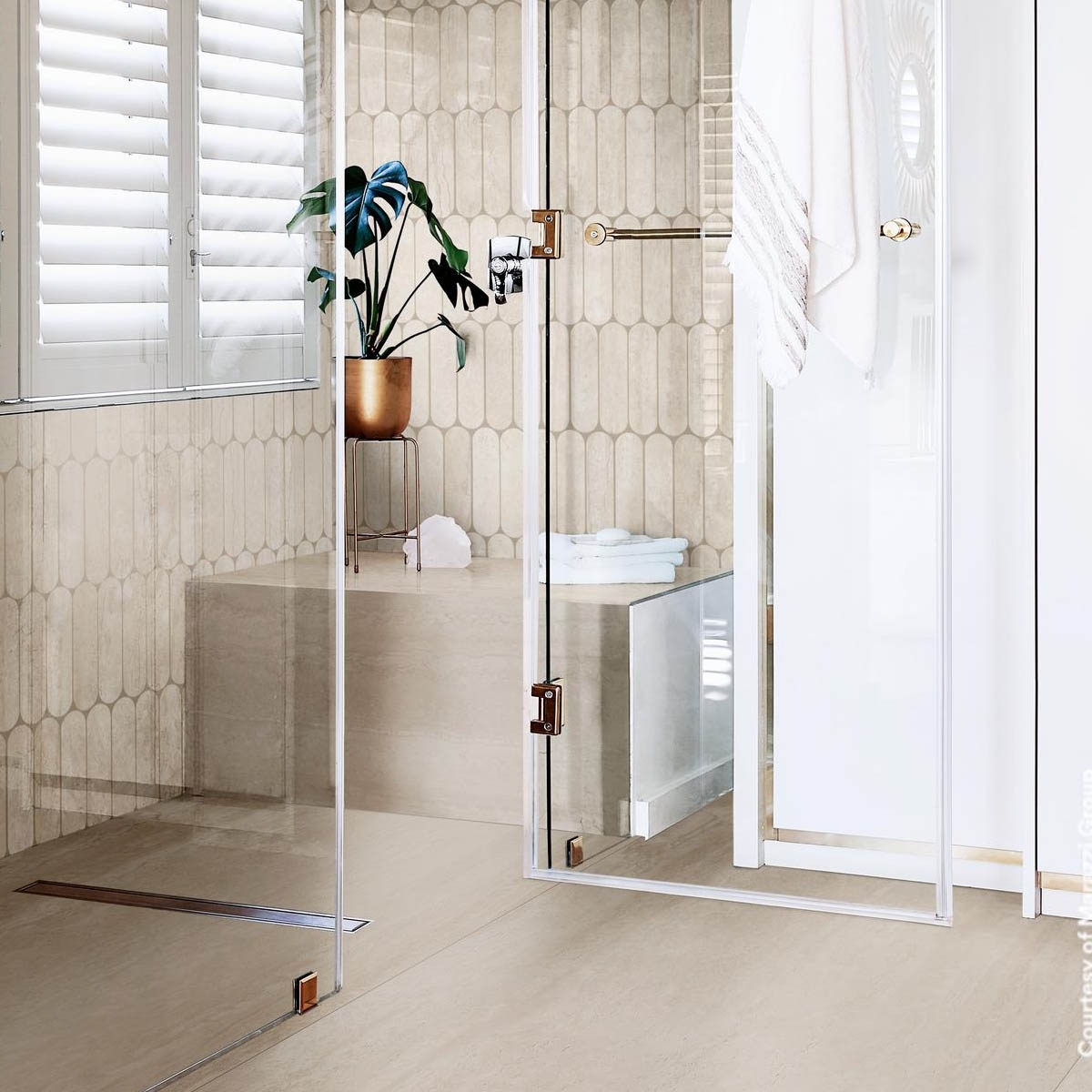 Navona Non-slip Travertine Pavement Shower 60x120