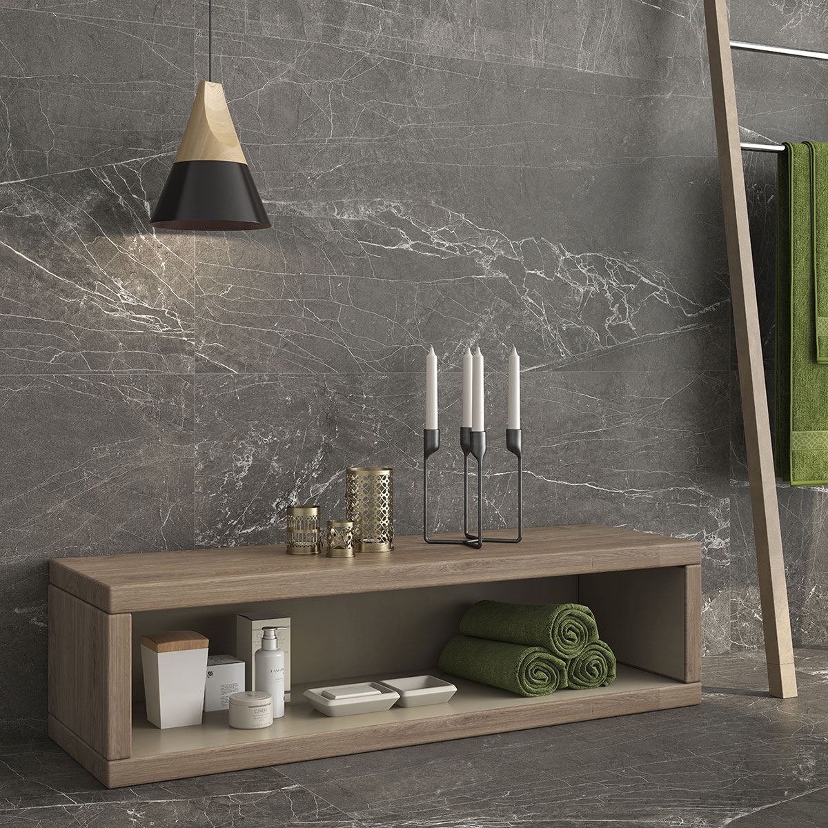 Innenraum mit Persa Marengo Boden und Verkleidung 60x120 (Box 1,44m²)