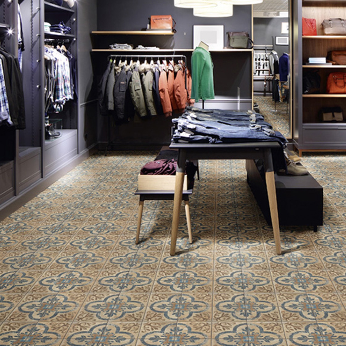 Interior com pavimento antiderrapante American Newton 22,5x22,5